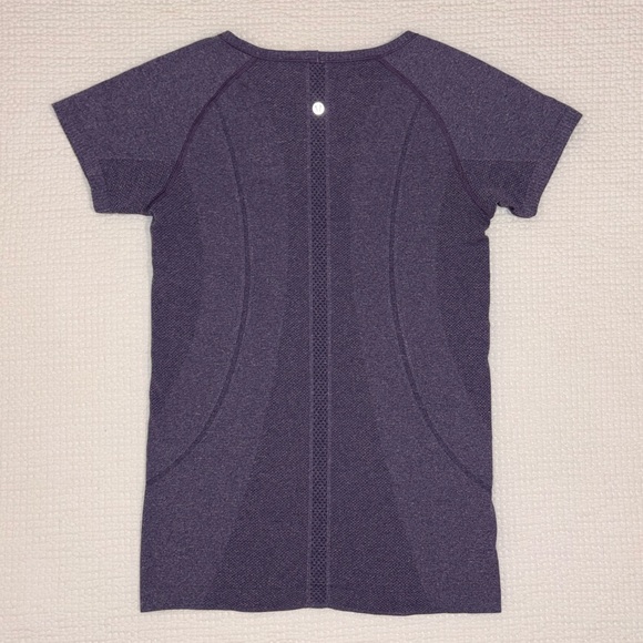 Lululemon Run Swiftly Tech V Neck Shirt in Concord Grape Purple - Size 8 - Picture 5 of 16